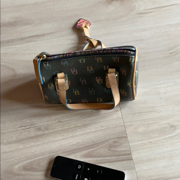 Used small/medium Dooney & Bourke - Picture 2 of 4